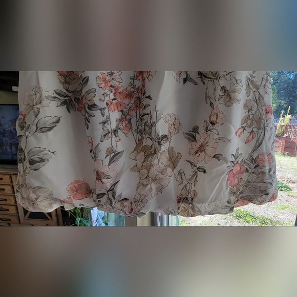 Grey crop slacks, feminine flower blouse - Picture 2 of 6